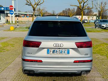 Audi q7 tritronic business plus