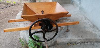 pigiatrice per uva in legno 