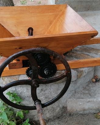 pigiatrice per uva in legno 