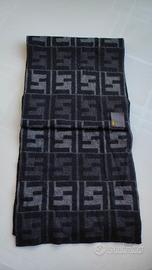 Sciarpa Fendi in Lana con Monogramma  – Unisex