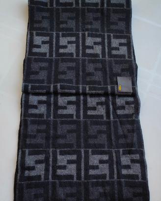 Sciarpa Fendi in Lana con Monogramma  – Unisex