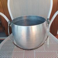 vecchia pentola in alluminio