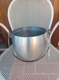 vecchia pentola in alluminio