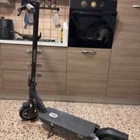 Monopattino Elettrico - Xiaomi Scooter Pro 5