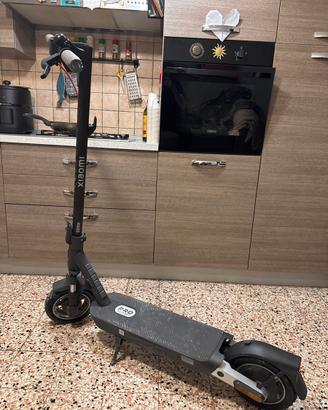 Monopattino Elettrico - Xiaomi Scooter Pro 5
