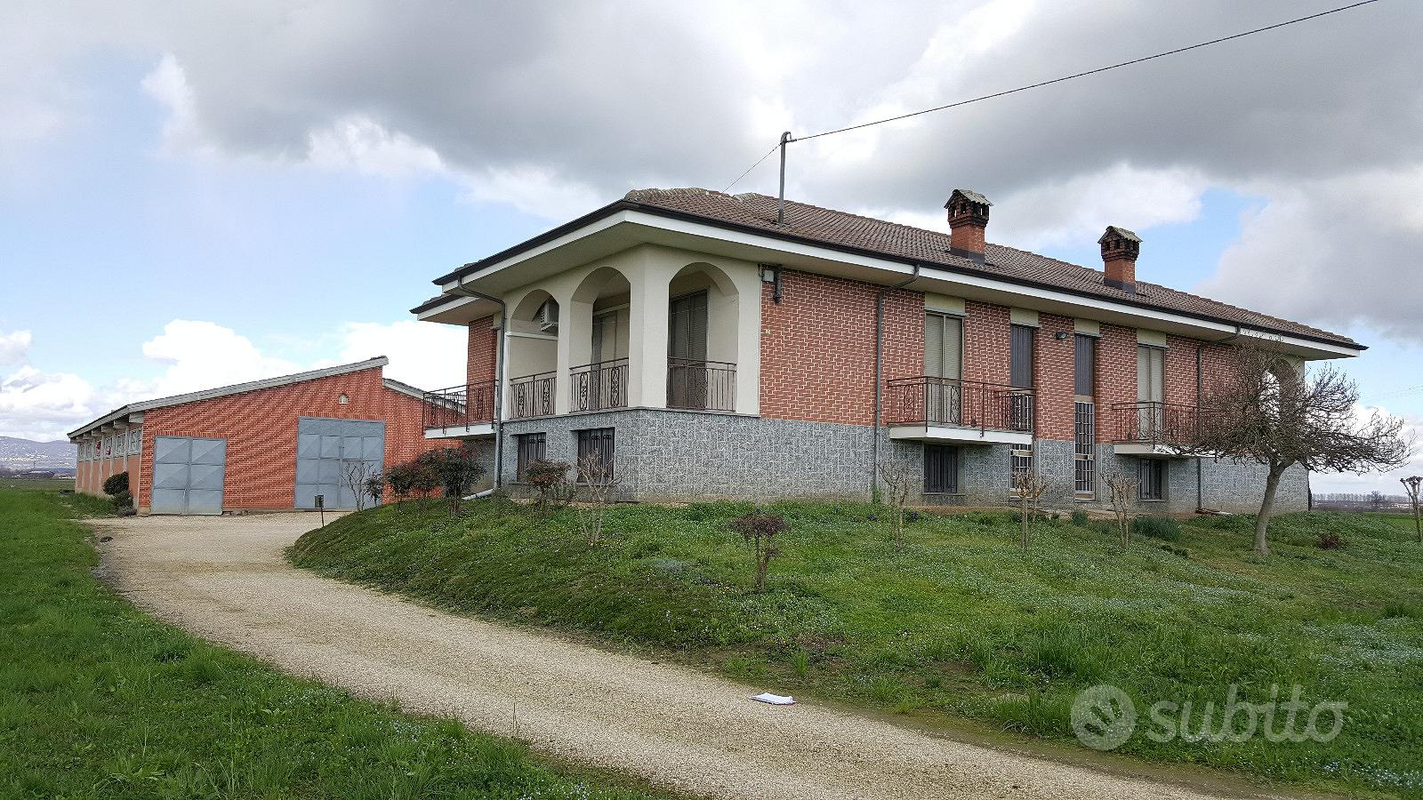 Cascinale (casa stalla tettoie deposito terreno) - Vista 3