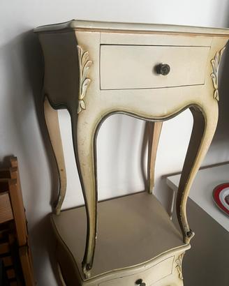 Due comodini stile veneziano