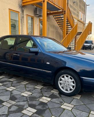Mercedes-benz E 200 cat Elegance
