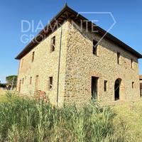 Casale pietra e mattoni parzialmente ristrutturato