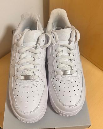 Nuove scarpe air force 1. Taglia 40 donna.