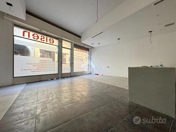 NEGOZIO A GALLIATE