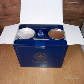 Sassicaia vino bicchieri grambiule cofanetto