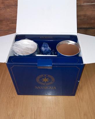 Sassicaia vino bicchieri grambiule cofanetto