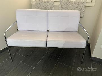 Divano due posti in ecopelle bianco Misure 135x65