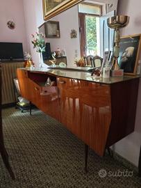 credenza e tavolo