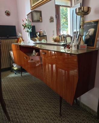 credenza e tavolo