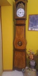 Orologio a cassone in radica a pendolo