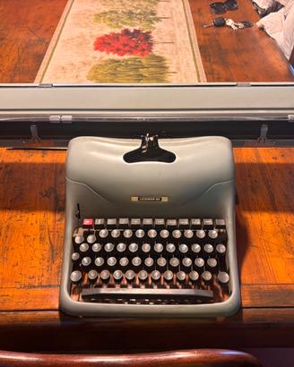 Macchina da scrivere Olivetti