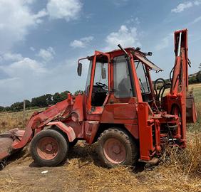 Terna Agricola con benna, forche e retroescavatore
