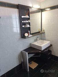Mobile bagno con accessori