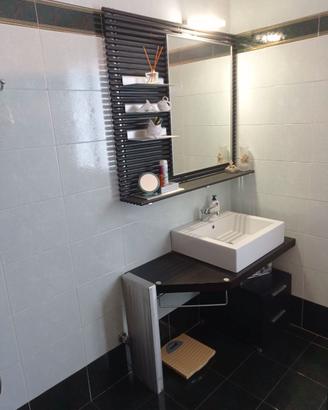 Mobile bagno con accessori