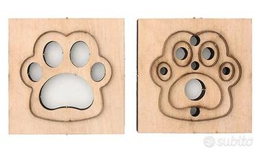 Fustella in legno con lama in metallo a zampa