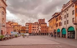 Piccolo bar di 18 mq in Piazza delle Erbe