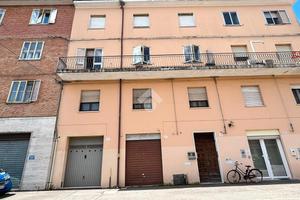 NEGOZIO A FERRARA