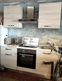 CUCINA NUOVA MAI UTILIZZATA CON ELETTRODOMESTICI