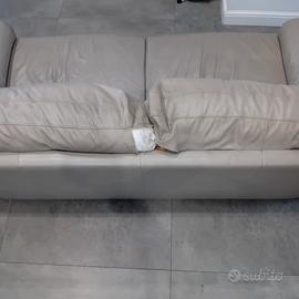 R egalo divano in pelle 