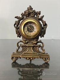Orologio antico da tavolo in bronzo