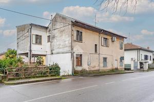2 LOCALI A LAINATE