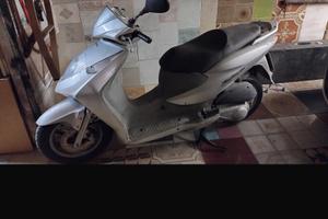 HONDA DYLAN 150 2002 solo 2000km