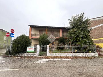 VILLA SINGOLA A ACQUANEGRA SUL CHIESE