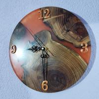 Orologio in resina e legno