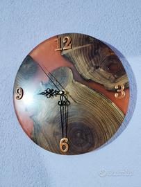 Orologio in resina e legno