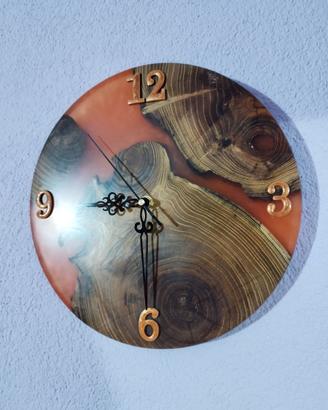 Orologio in resina e legno