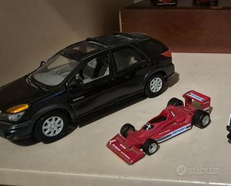 N.2 modellini auto 1:24 ed 1:43