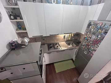 Cucina Stosa con elettrodomestici Franke