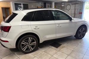 Q5 TDI 40 Quattro s tronic Sline black edition 204
