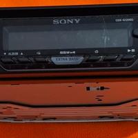 Radio della Sony funziona sia con CD e Chiavetta.