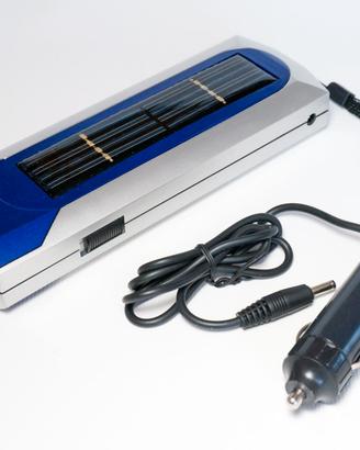 Torcia LED a doppia ricarica: solare e 12V auto