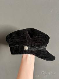 Cappello nero in velluto a coste