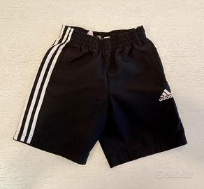 Pantaloncini corti Adidas neri taglia 10 anni