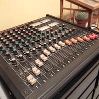 MIXER TASCAM M-208