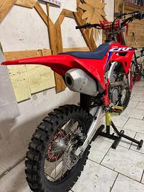 Honda Crf 250 red moto 2023