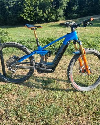 cube stereo action team