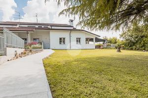 PORZIONE DI BIFAMILIARE A VILLAFRANCA DI VERONA