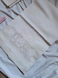 Asciugamani viso ricamati a mano in lino