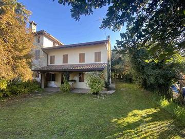 Casa indipendente di 143 m² con più di 5 locali e 